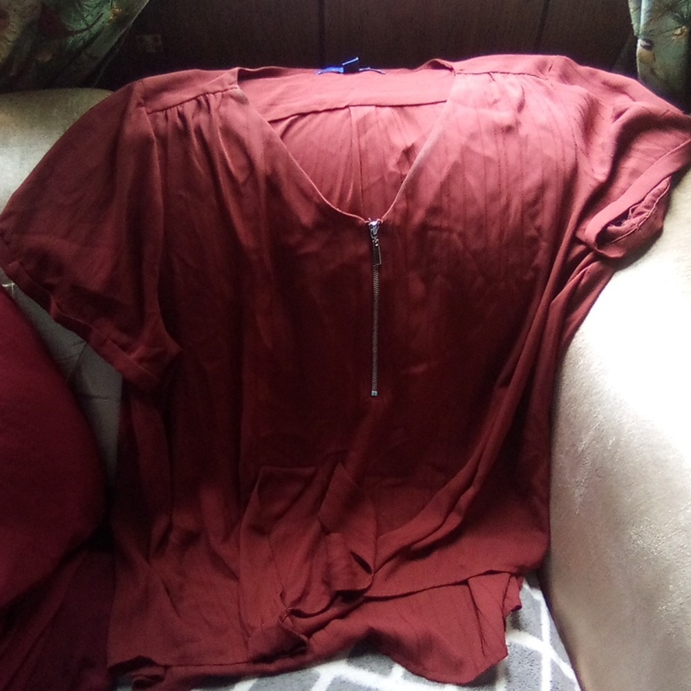 Apt 9 top